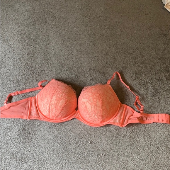 🎊 2/$30 Victoria’s Secret Push Up Bra - Picture 2 of 4